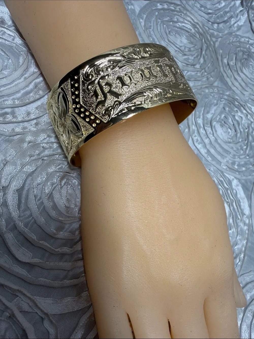 Hawaiian High Quality Silver Plated Bangle Bracelet (KUUIPO design)